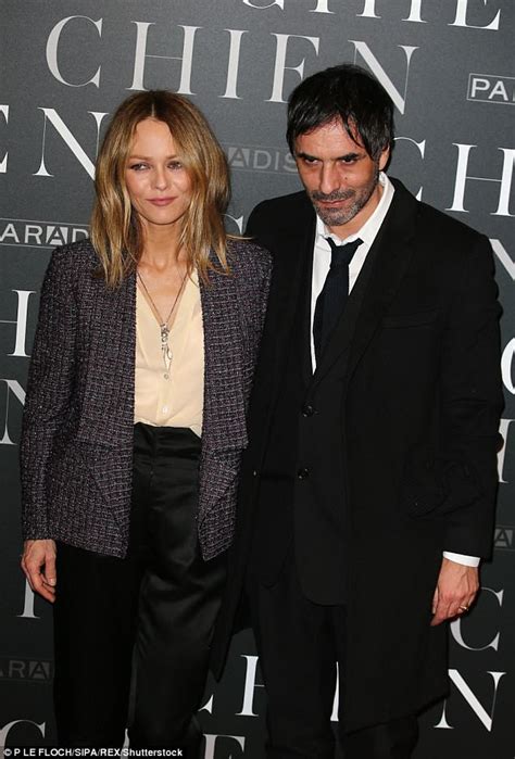 robe mariage vanessa paradis samuel benchetrit|Vanessa Paradis Married Husband Samuel Benchetrit。